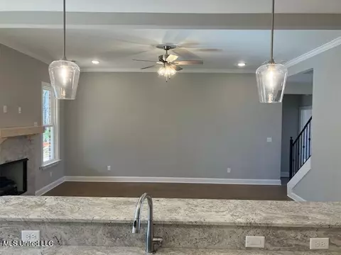 Living - 1721 Baisley Dr, Nesbit, MS 38651 photo 2 of 2
