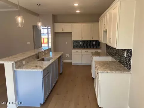 Kitchen - 1721 Baisley Dr, Nesbit, MS 38651 photo 2 of 2
