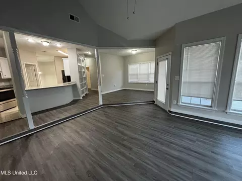 Living - 30 Lakeside Pl, Brandon, MS 39047 photo 2 of 2