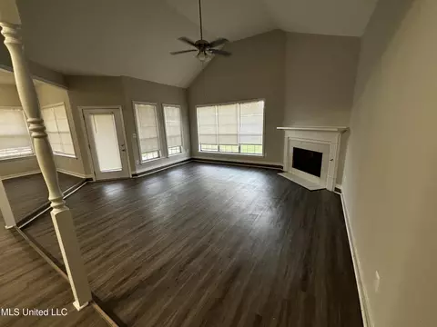 Living - 30 Lakeside Pl, Brandon, MS 39047 photo 1 of 2