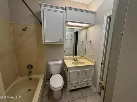 Bath - 30 Lakeside Pl, Brandon, MS 39047 photo 2 of 2