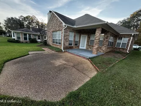Exterior - 30 Lakeside Pl, Brandon, MS 39047 photo 2 of 2