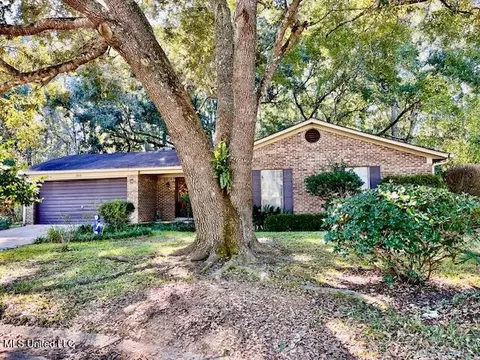 2413 Northridge Dr, Gautier, MS 39553