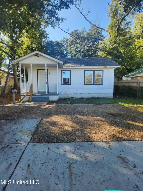 1225 Irish Hill Dr, Biloxi, MS 39530
