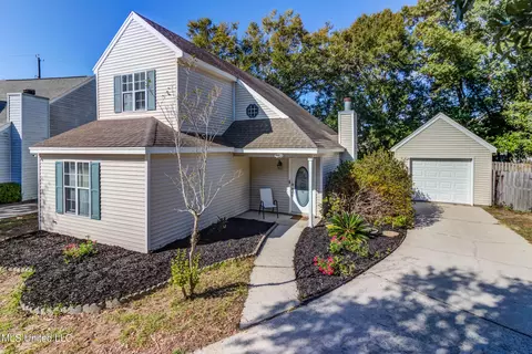 1752 James Buchanan Dr, Biloxi, MS 39531