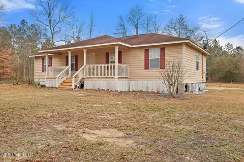 64 Garner Rd, Mount Olive, MS 39119 photo 3