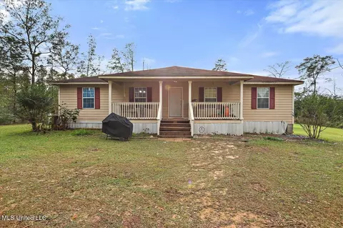 64 Garner Rd, Mount Olive, MS 39119