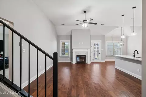 Entry Way - 1109 Peggy Cv, Hernando, MS 38632 photo 1 of 2
