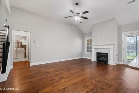 Entry Way - 1109 Peggy Cv, Hernando, MS 38632 photo 2 of 2
