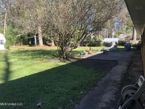 Exterior - 612 Mounger St, Forest, MS 39074 photo 3 of 7