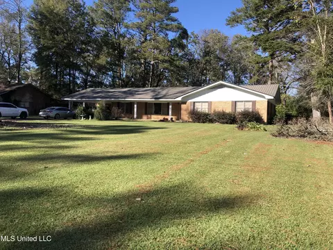 Exterior - 612 Mounger St, Forest, MS 39074 photo 6 of 7