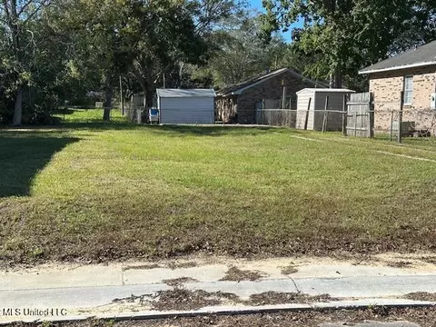 185 Claiborne St, Biloxi, MS 39530