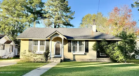 84 Snider St, Grenada, MS 38901