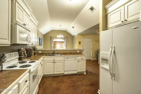 Kitchen - 615 Lexington Dr, Florence, MS 39073 photo 1 of 1