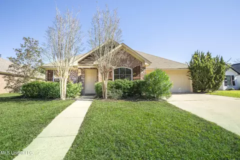 615 Lexington Dr, Florence, MS 39073