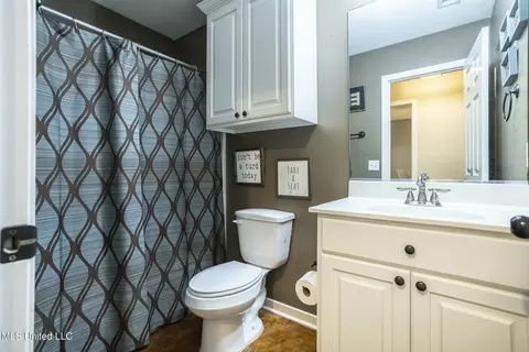 Bath - 615 Lexington Dr, Florence, MS 39073 photo 1 of 2