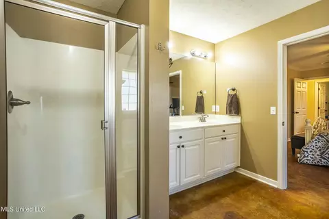 Bath - 615 Lexington Dr, Florence, MS 39073 photo 2 of 2