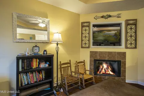 Living - 615 Lexington Dr, Florence, MS 39073 photo 2 of 2