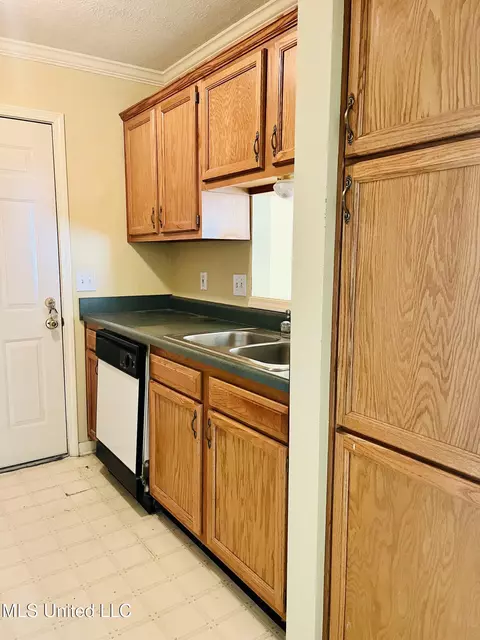 Kitchen - 2108 Meagan Dr, Byram, MS 39272 photo 2 of 3
