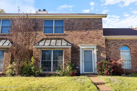 211 Sycamore St, Senatobia, MS 38668
