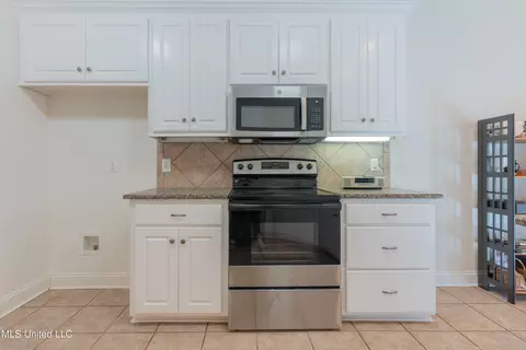 Kitchen - 710 Spears Trce, Raymond, MS 39154 photo 3 of 5