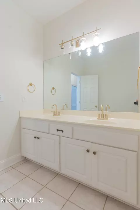 Bath - 710 Spears Trce, Raymond, MS 39154 photo 12 of 15