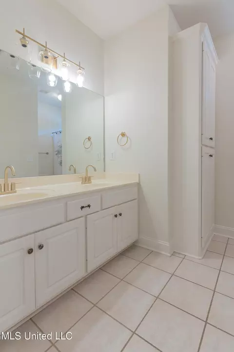 Bath - 710 Spears Trce, Raymond, MS 39154 photo 11 of 15