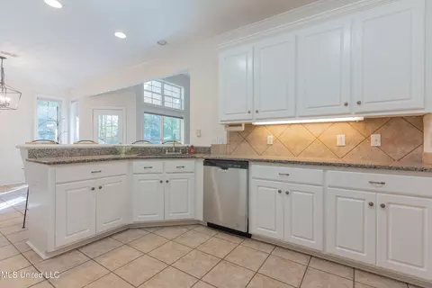Kitchen - 710 Spears Trce, Raymond, MS 39154 photo 4 of 5