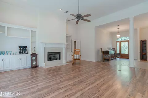 Living - 710 Spears Trce, Raymond, MS 39154 photo 4 of 7