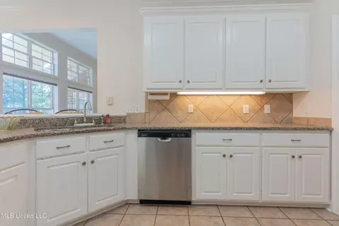 Kitchen - 710 Spears Trce, Raymond, MS 39154 photo 5 of 5