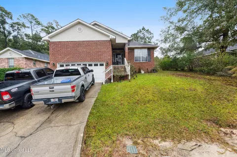 9512 Kale Pl, Diamondhead, MS 39525