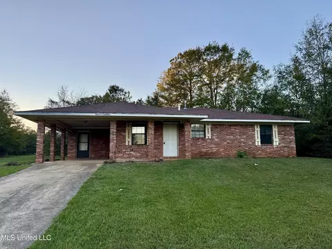 111 S Johnson Ave, Louisville, MS 39339