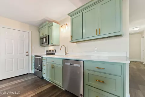 Kitchen - 640 S Mcgregor St, Wiggins, MS 39577 photo 1 of 2