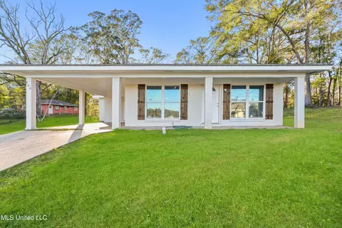 640 S Mcgregor St, Wiggins, MS 39577