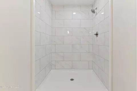 Bath - 640 S Mcgregor St, Wiggins, MS 39577 photo 4 of 4