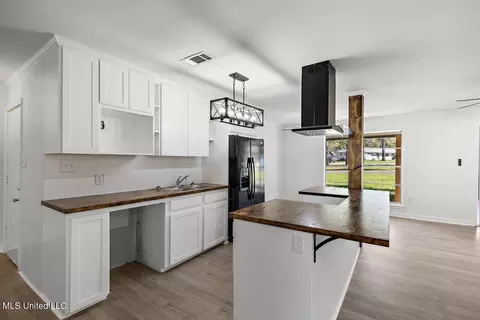 Kitchen - 203 Bruin Avenue Ave, Pearl, MS 39208 photo 2 of 3