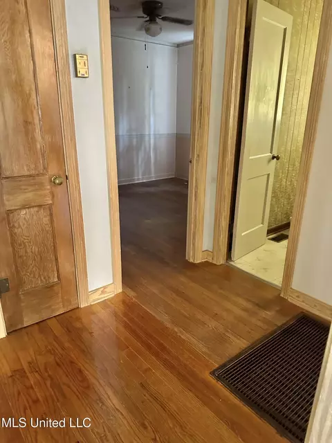 Entry Way - 716 Morgan Ave, Natchez, MS 39120 photo 1 of 1