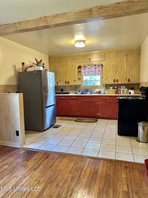 Kitchen - 716 Morgan Ave, Natchez, MS 39120 photo 1 of 1