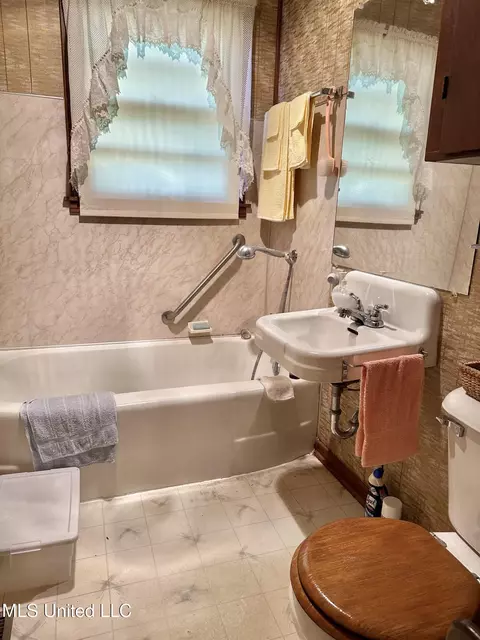 Bath - 716 Morgan Ave, Natchez, MS 39120 photo 1 of 1