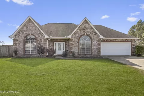 2929 Village Cir, Ocean Springs, MS 39564