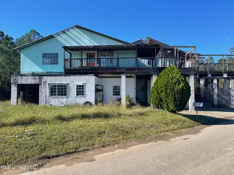 5035 Whitney St, Bay Saint Louis, MS 39520