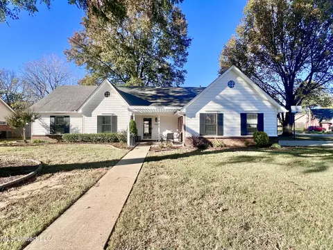 10202 Fox Run Dr, Olive Branch, MS 38654
