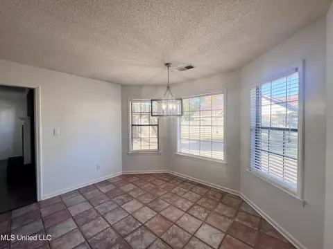 10202 Fox Run Dr, Olive Branch, MS 38654 photo 8