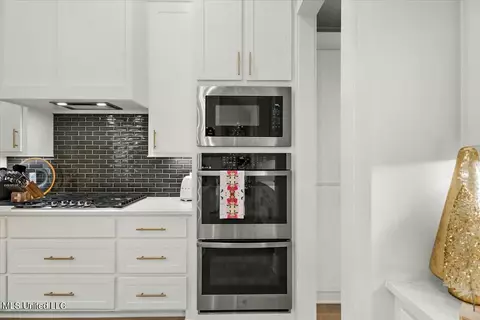 Kitchen - 201 Herons Bay Cir, Madison, MS 39110 photo 4 of 6