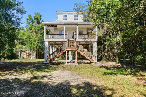 512 W Beach Blvd, Pass Christian, MS 39571