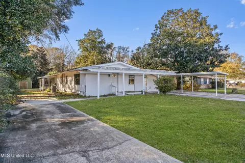 213 Clower Ave, Long Beach, MS 39560 photo 2
