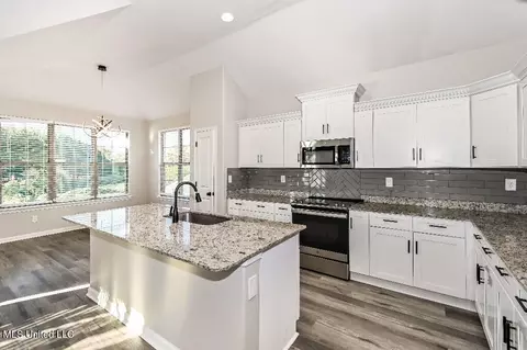 Kitchen - 1739 Linden Dr, Nesbit, MS 38651 photo 2 of 2