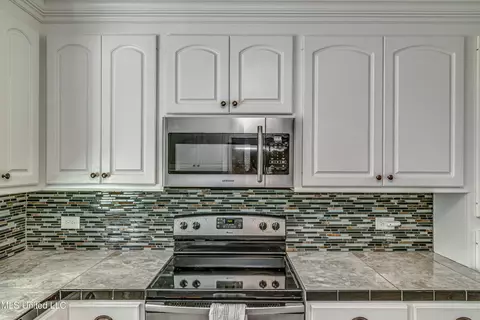 Kitchen - 159 Post Hill Rd, Brandon, MS 39042 photo 3 of 4
