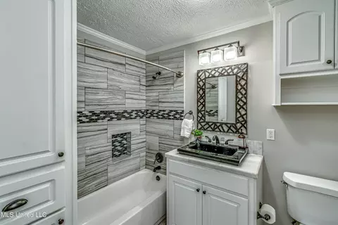 Bath - 159 Post Hill Rd, Brandon, MS 39042 photo 1 of 5