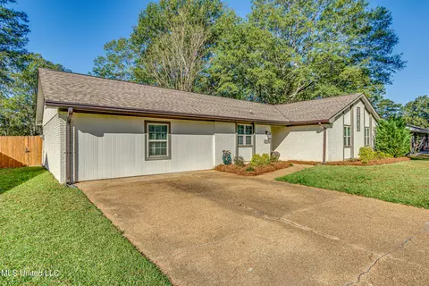 Exterior - 159 Post Hill Rd, Brandon, MS 39042 photo 2 of 5